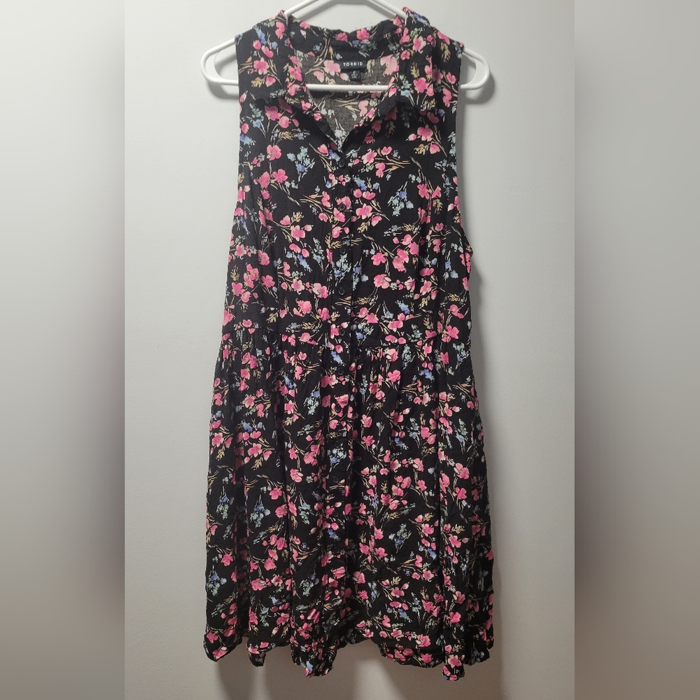 Torrid Button Down Dress Floral Size 2 Like new